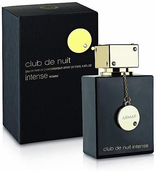 Έντονο γυναικείο νυχτερινό κέντρο διασκέδασης